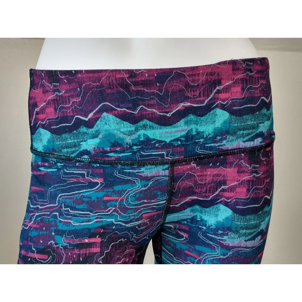 Patagonia Crop Leggings Gorpcore Womens Medium Purple Teal Mountain Print Yoga - Picture 3 of 16